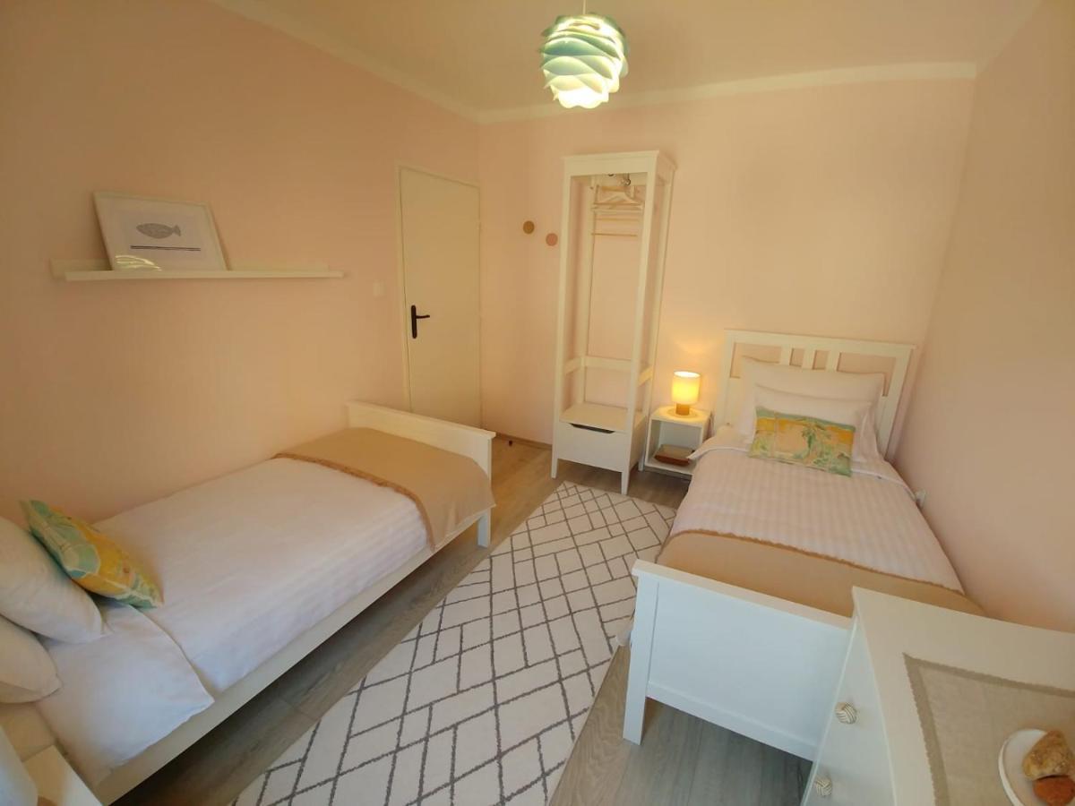 Apartment Axelle 50 METERS TO THE BEACH Banjole Esterno foto