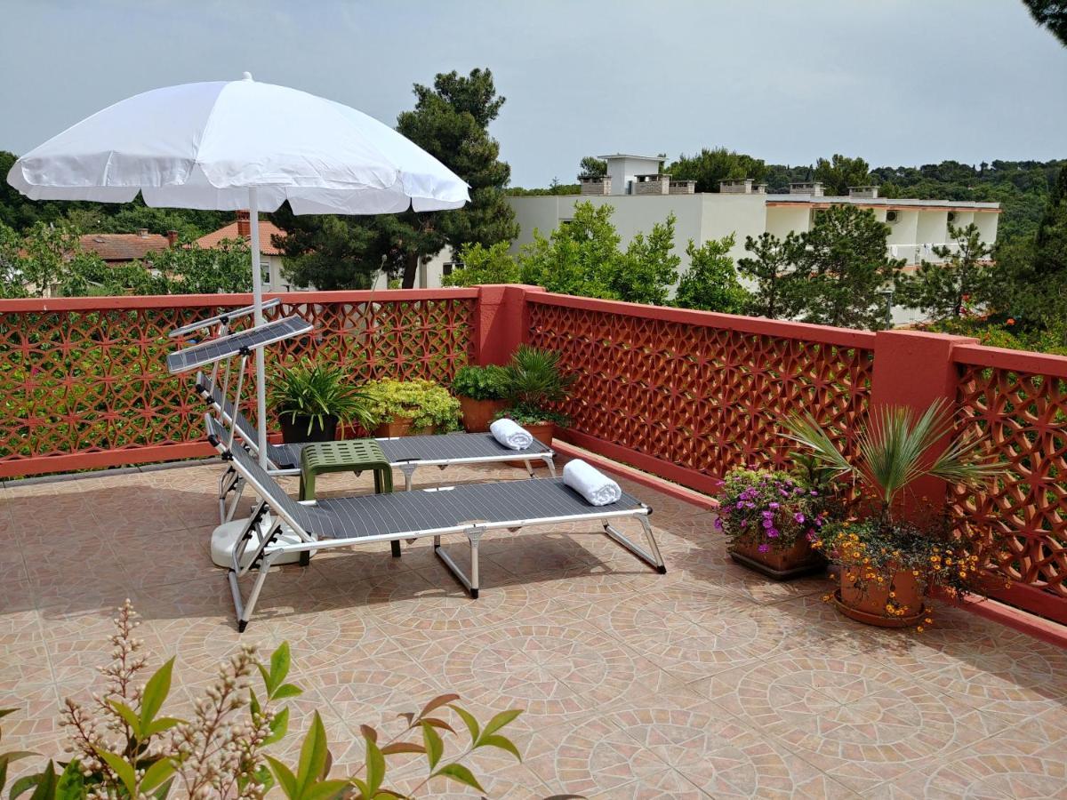 Apartment Axelle 50 METERS TO THE BEACH Banjole Esterno foto